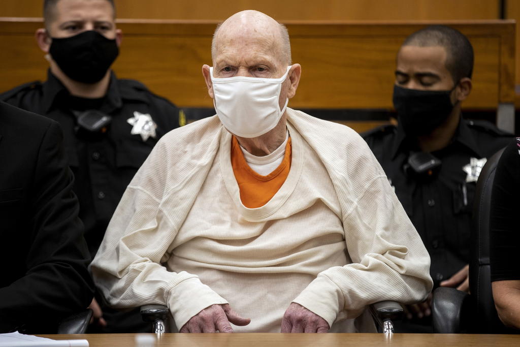 Sentencian a cadena perpetua al asesino en serie 'Golden State Killer' en EUA