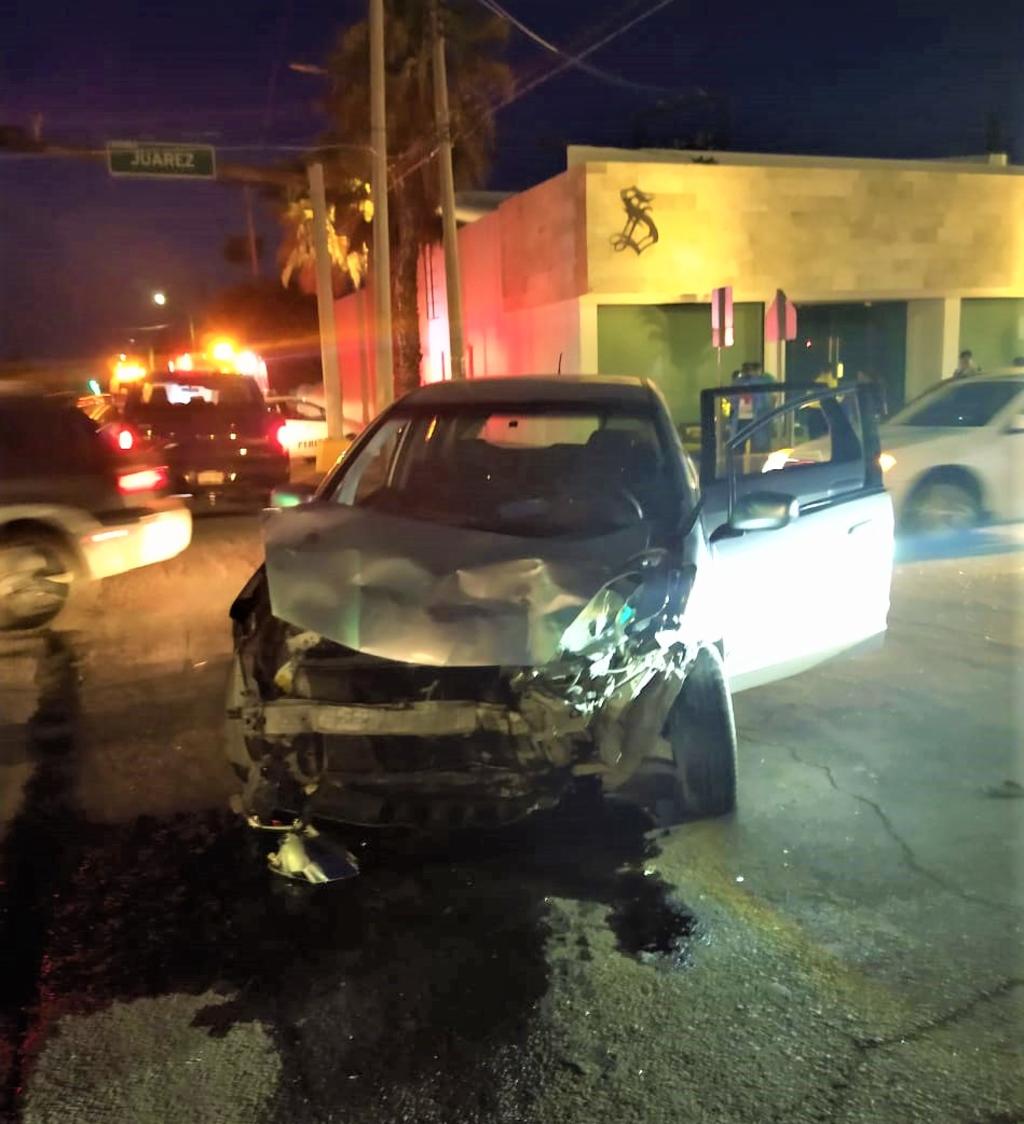 Choque en el Centro de Torreón deja 2 lesionados y daños por 100 mil pesos