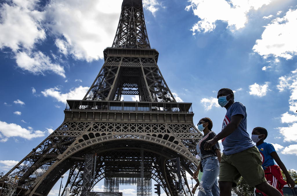 Ordenan uso obligatorio de tapabocas en París; 20% del país es 'zona roja'