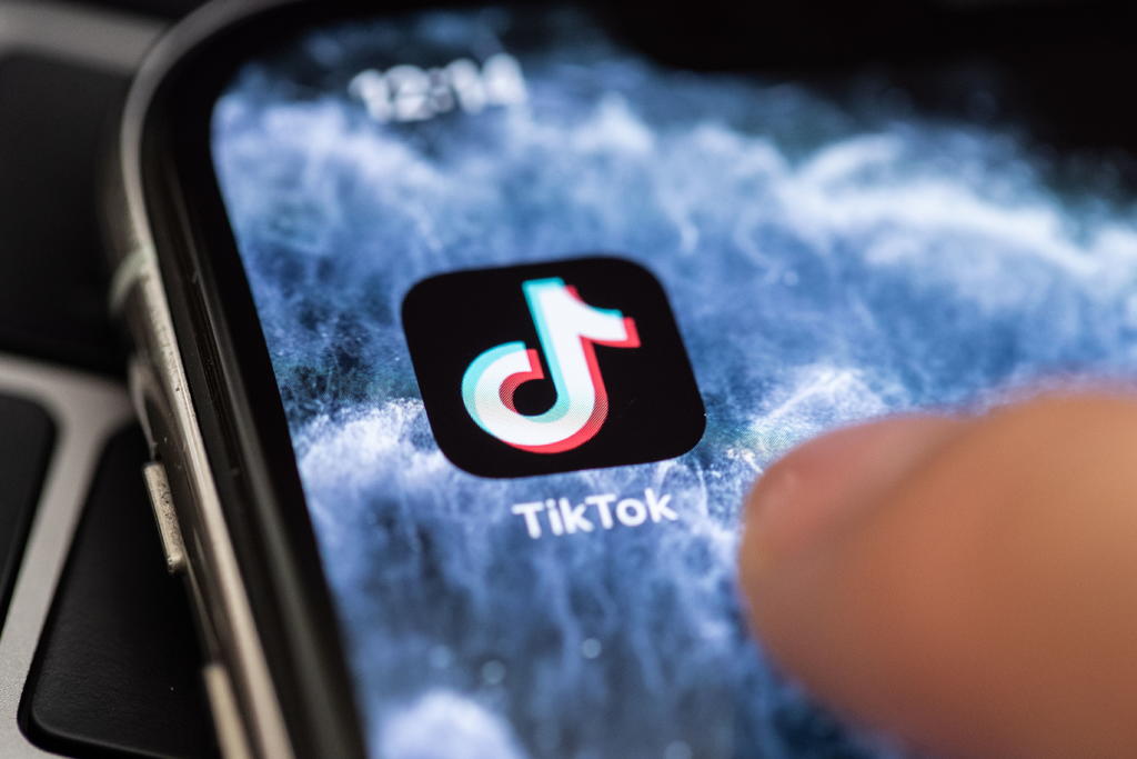 CEO de TikTok renuncia en medio de los problemas de la app en EUA
