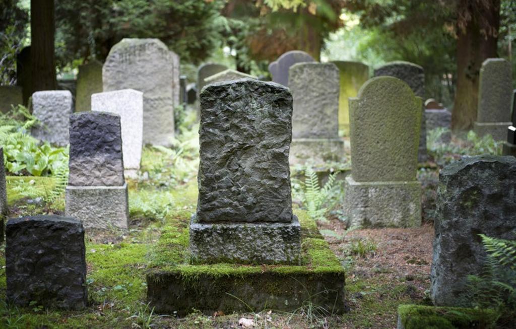 Jóvenes son violados, torturados y enterrados vivos en cementerio de Suecia