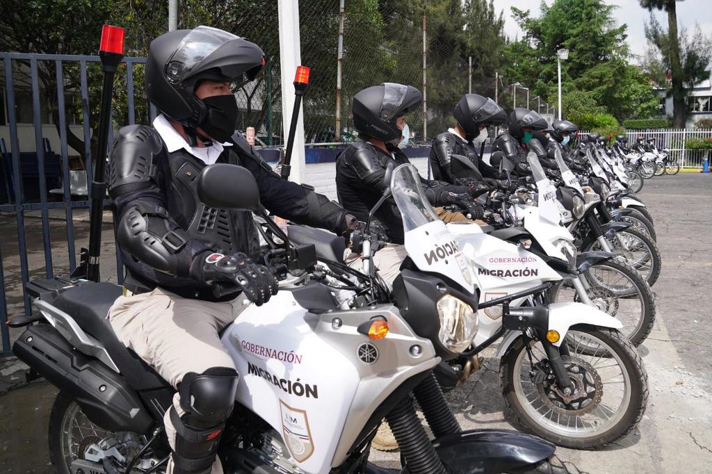 Crea INM grupo de motociclistas para prestar auxilio a migrantes