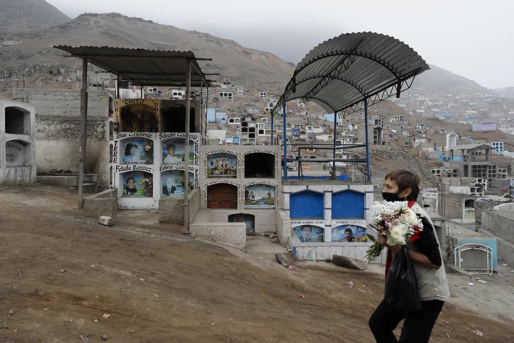 Deja pandemia más muertes que la guerra con Sendero Luminoso en Perú