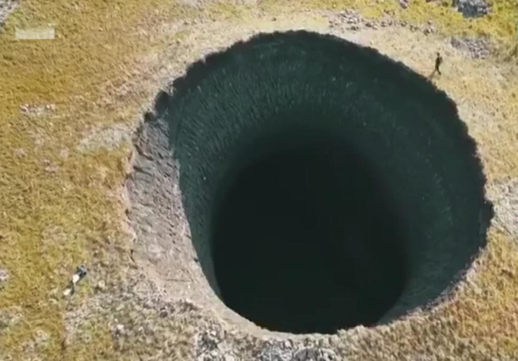 Aparece otro cráter con 50 metros de profundidad en Siberia