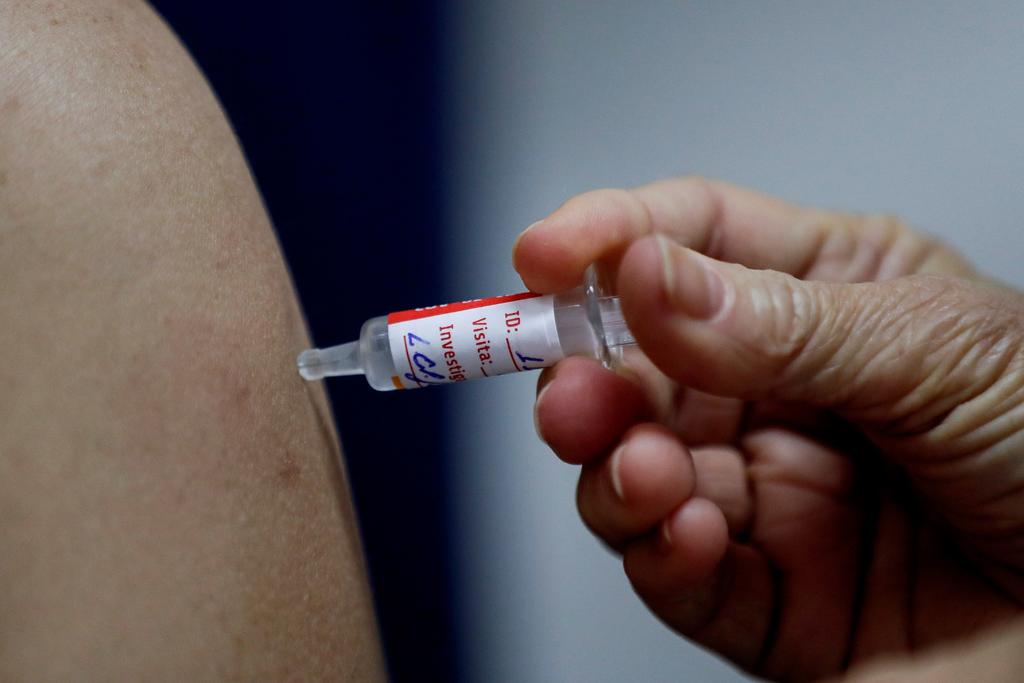 OMS espera vacunaciones masivas contra COVID hasta mediados de 2021
