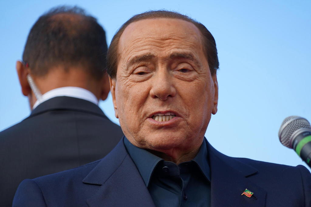 Berlusconi tiene dolencia pulmonar leve; su situación clínica es tranquila