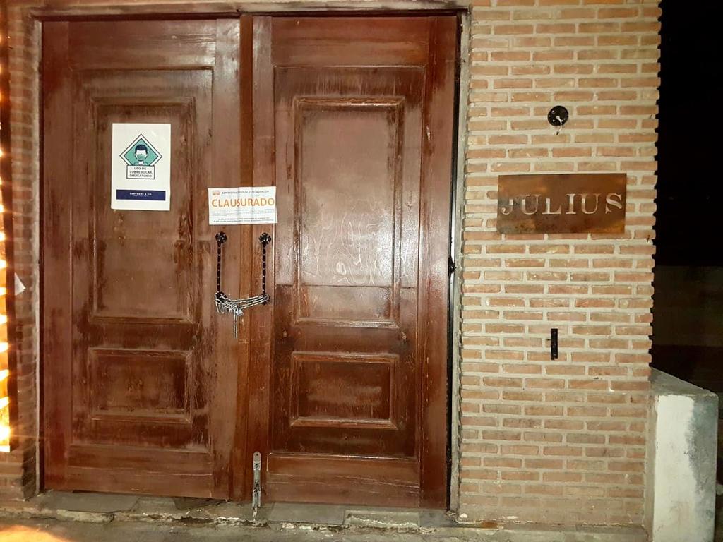 Clausuran cuatro restaurantes-bar en Torreón por violar medidas de salud
