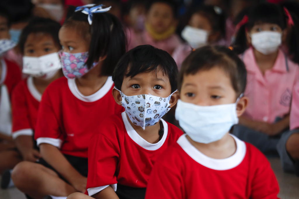 Niños con COVID-19 presentan fiebre y tos con más frecuencia que con la gripe