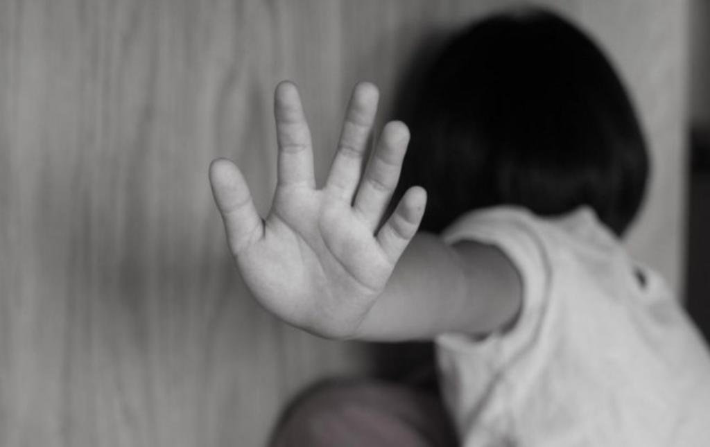'Me toca y mamá observa'; niña de nueve años denuncia ser víctima de abuso