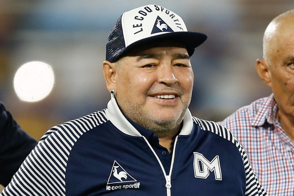 Maradona donará camisetas, comida y obras de infraestructura en Argentina