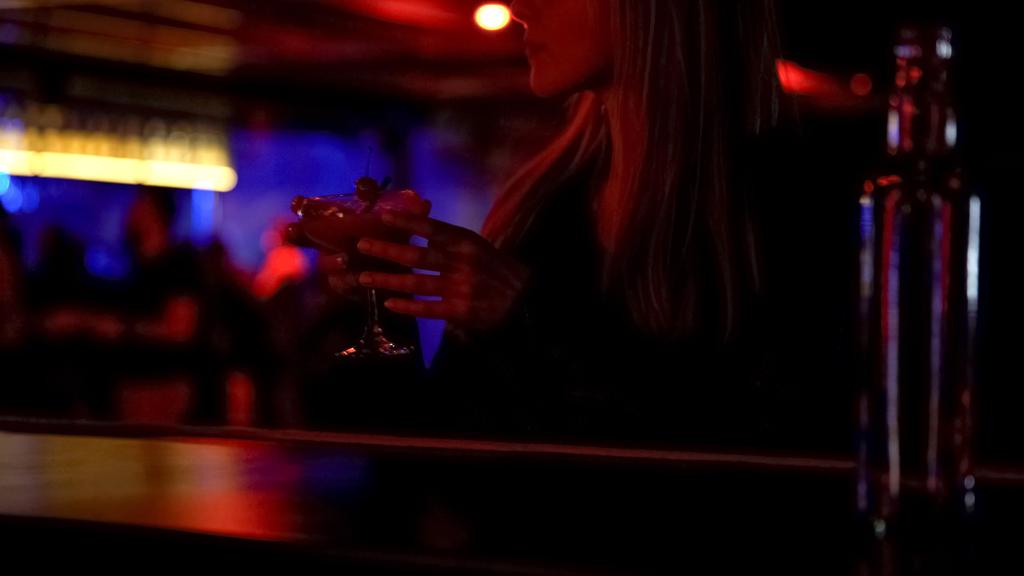Mujer estadounidense desata contagios en Alemania al visitar bares