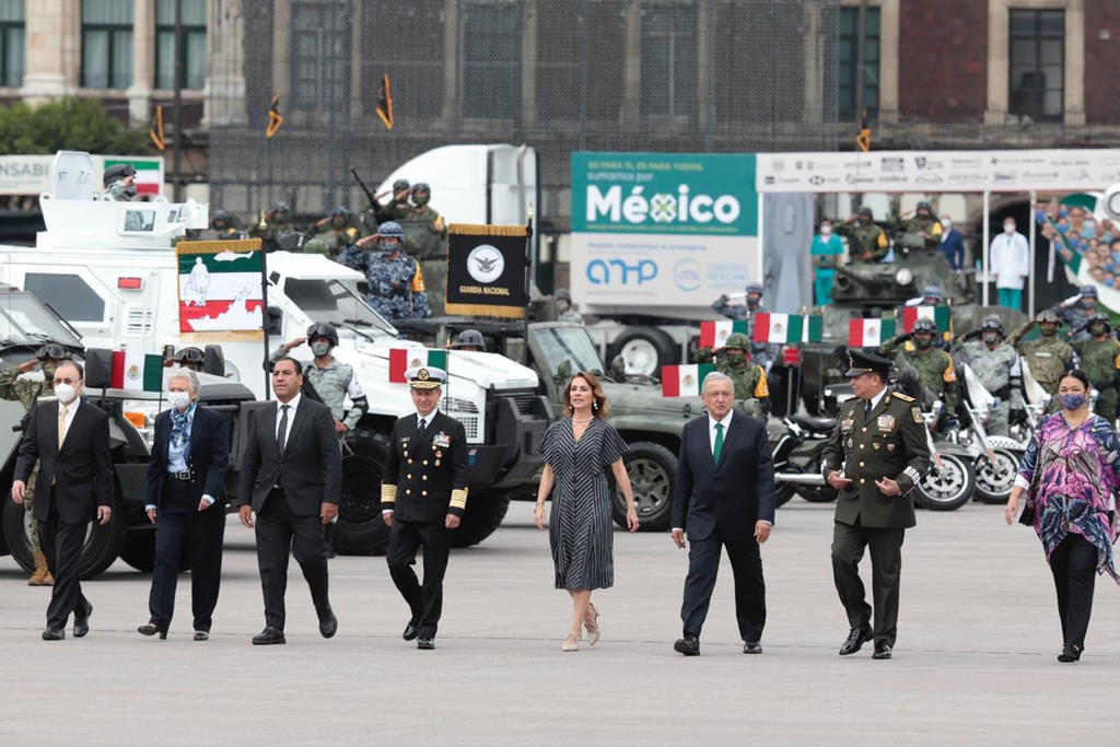 Encabeza AMLO desfile militar por el 210 aniversario de la Independencia de México