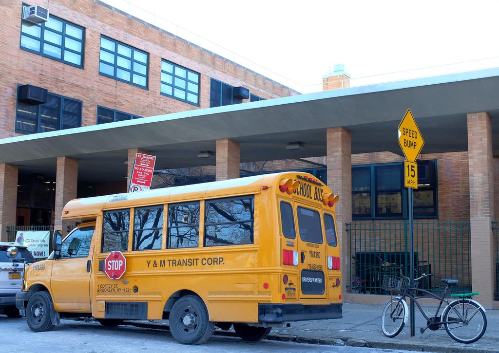 Nueva York retrasa nuevamente la vuelta a las aulas de casi todos los alumnos