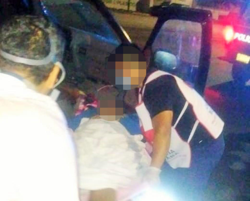 Policías municipales auxilian a dos mujeres por parto en calles de Torreón