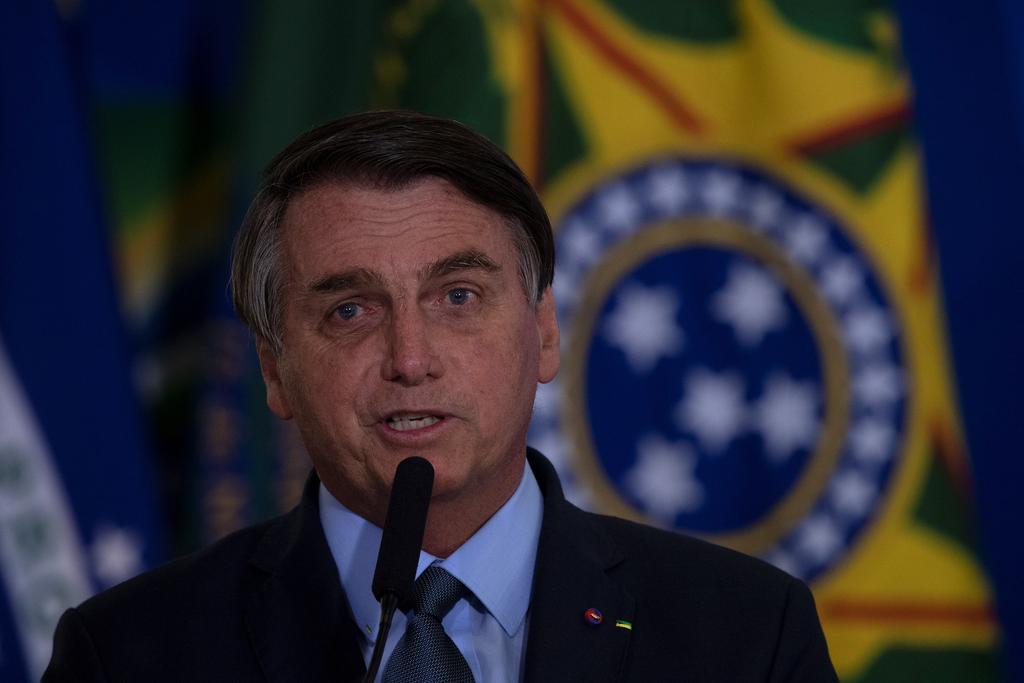 Afirma Bolsonaro que quedarse en casa para evitar COVID-19 es para débiles
