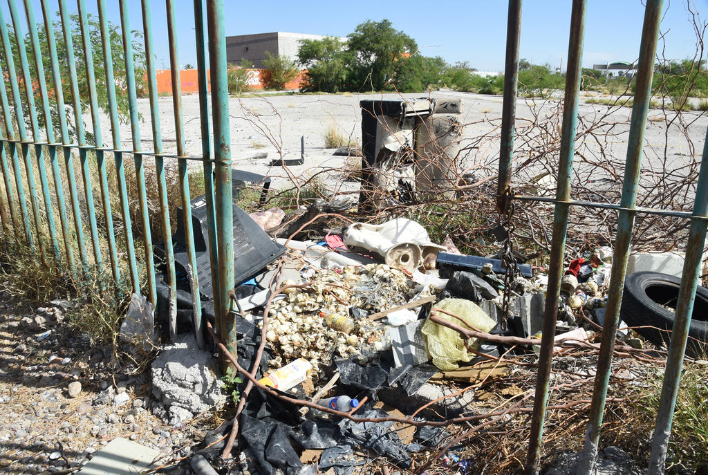 Proliferan en Torreón basureros callejeros