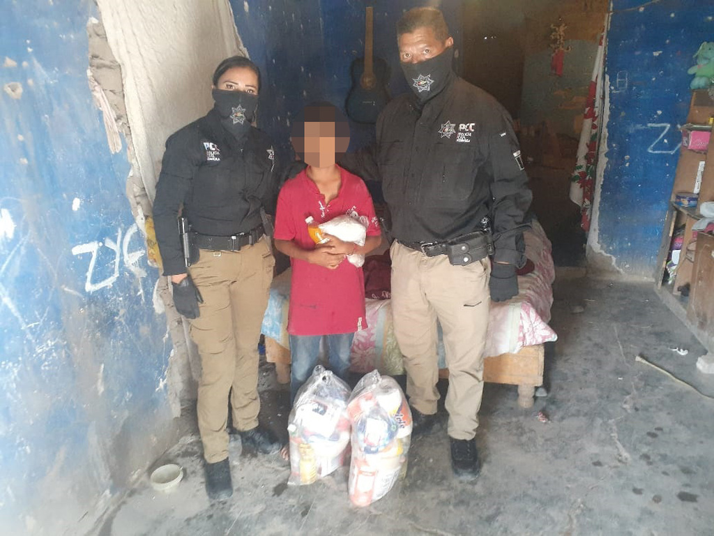 Agentes de la Policía Civil Coahuila apoyan a familia