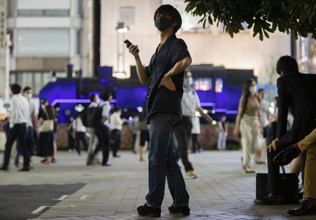 Japón retira restricciones tras baja de contagios