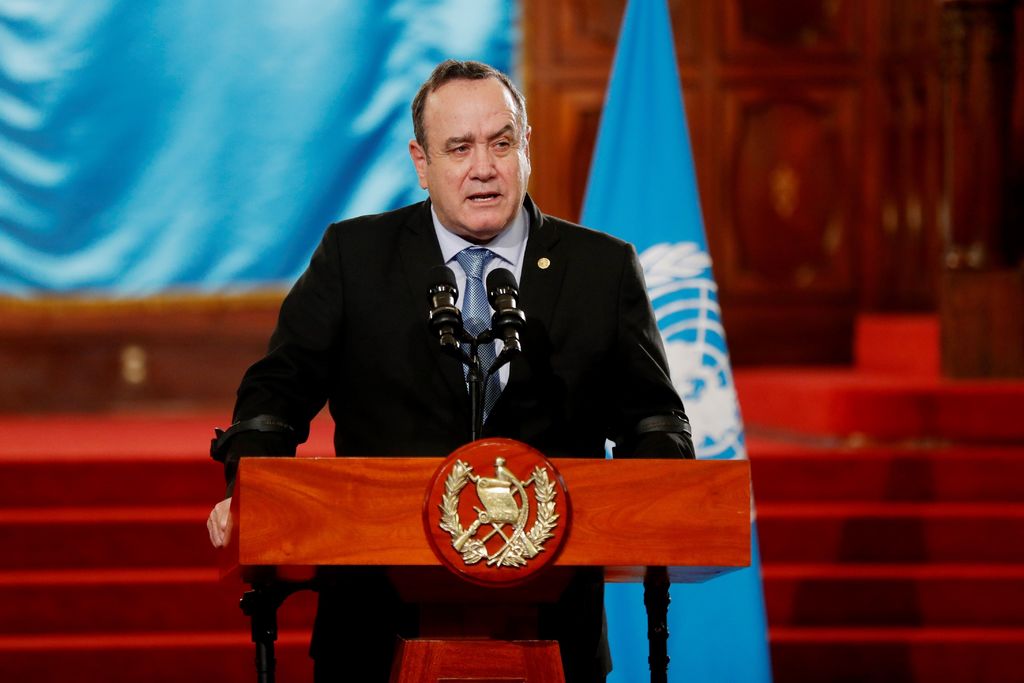 Presidente de Guatemala, con síntomas leves por COVID-19