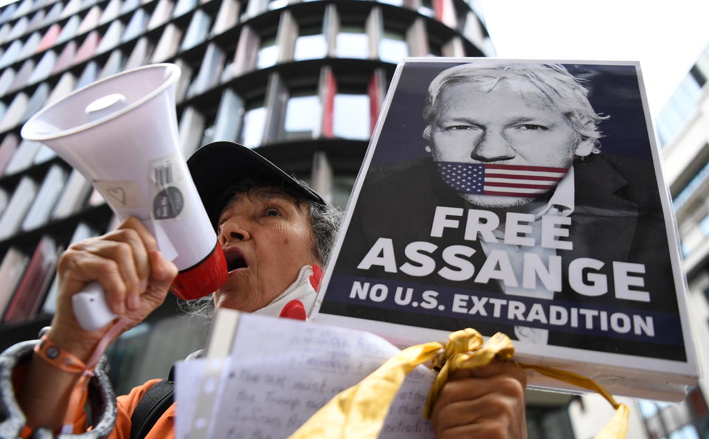 Implica testigo a EUA en la expulsión de Assange de la embajada de Ecuador