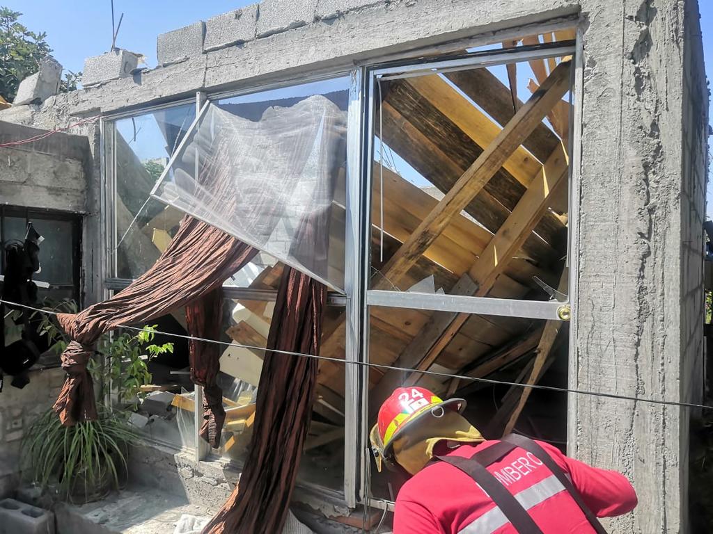 Mujer y sus hijos salvan la vida al colapsar techo en Gómez Palacio
