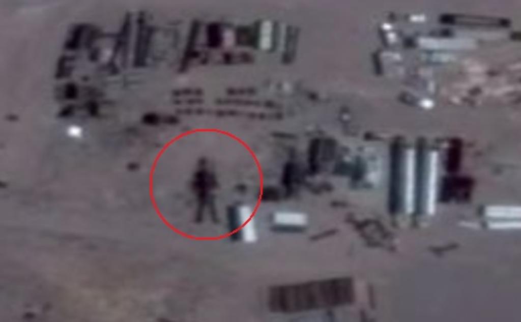 VIRAL: Encuentran 'robot gigante' en el Área 51 por medio de Google Earth