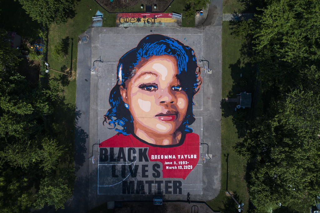 Temen protestas por caso de mujer negra que la policía mató en Kentucky