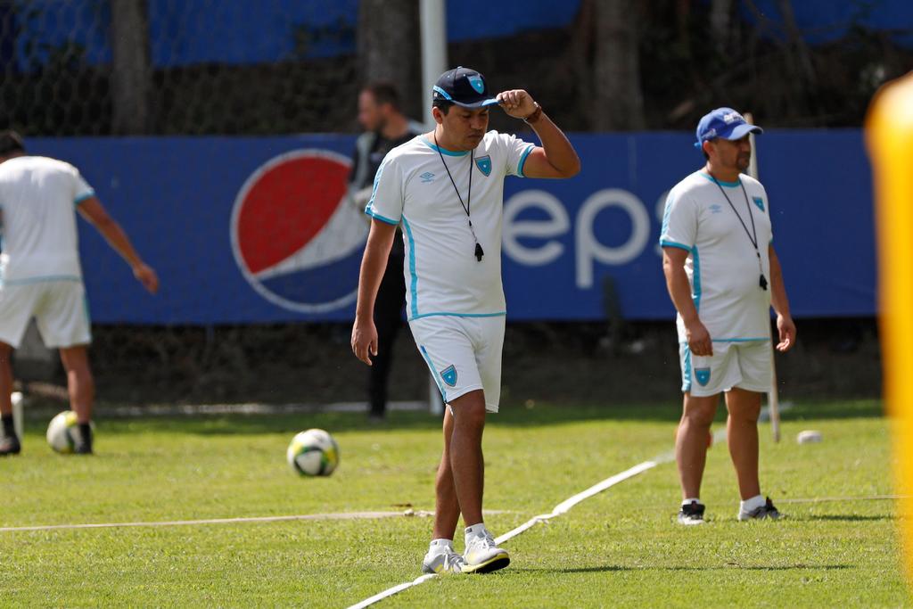 Guatemala alza la mano para jugar contra México