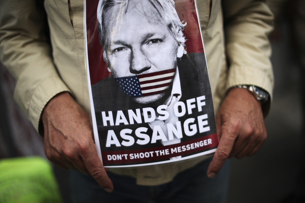 Podría Assange suicidarse si lo extraditan: experto