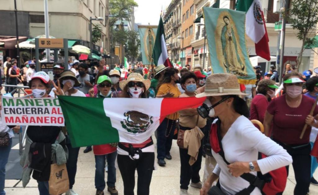 Integrantes del FRENAAA avanzan hacia el Zócalo