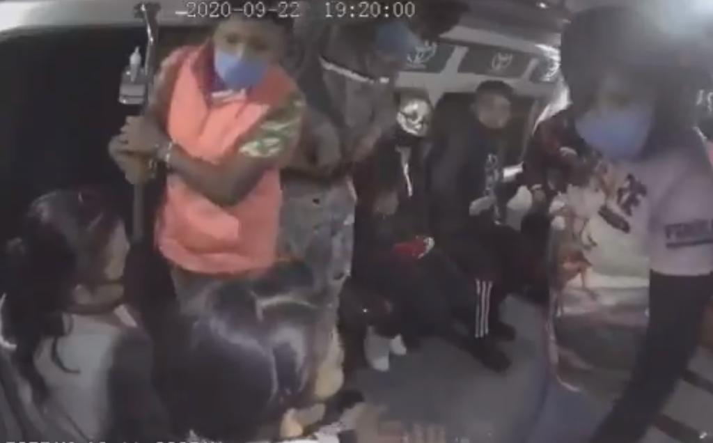 'Te meto un plomazo'; asaltan combi en cuestión de segundos en Puebla