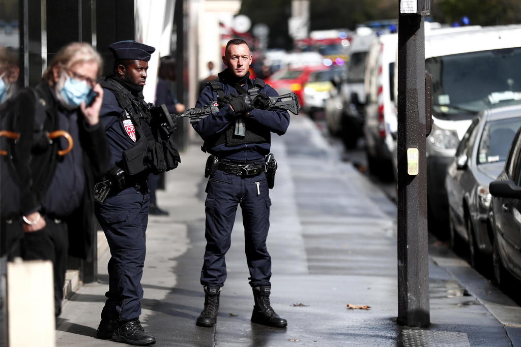 Detienen a sospechoso de ataque en París; hay dos heridos graves