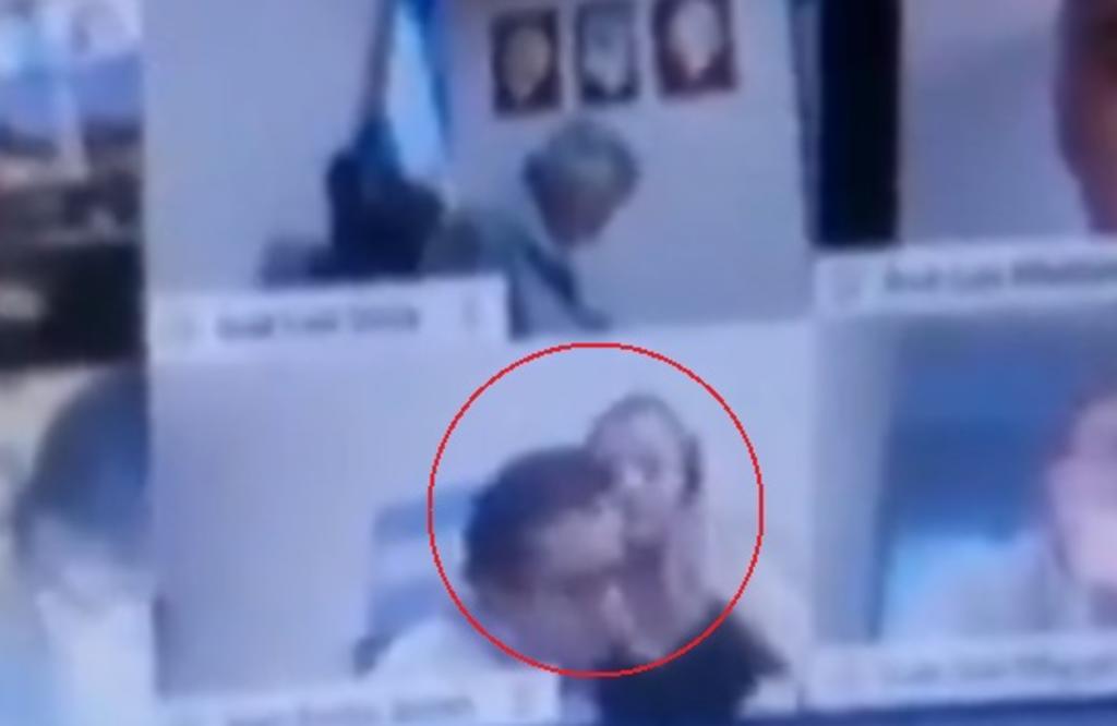 Despiden a diputado argentino por besar y tocar a mujer en plena sesión en línea