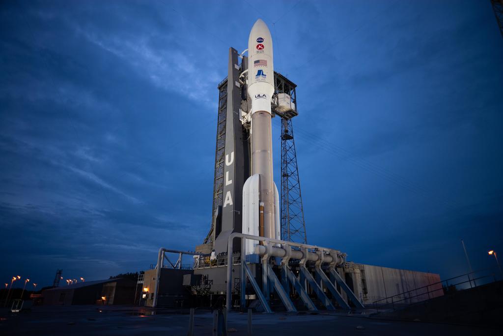 Aplazan lanzamiento de cohete con satélite espía desde Florida