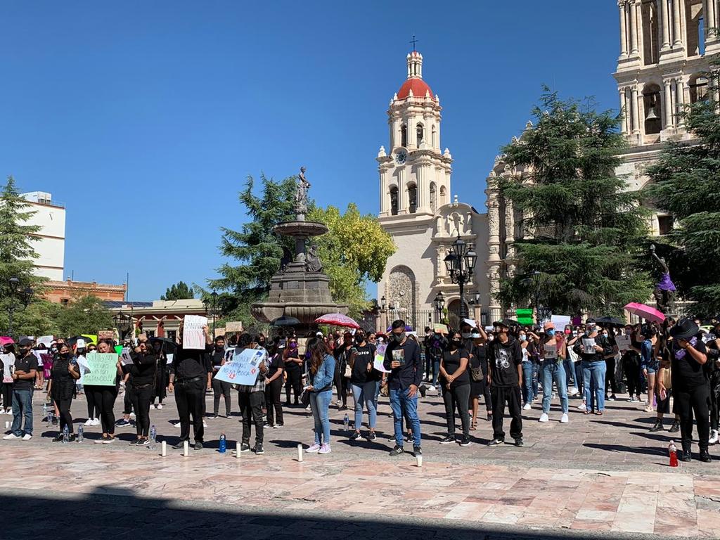 Ciudadanos se manifiestan tras feminicidio de Alondra en Saltillo