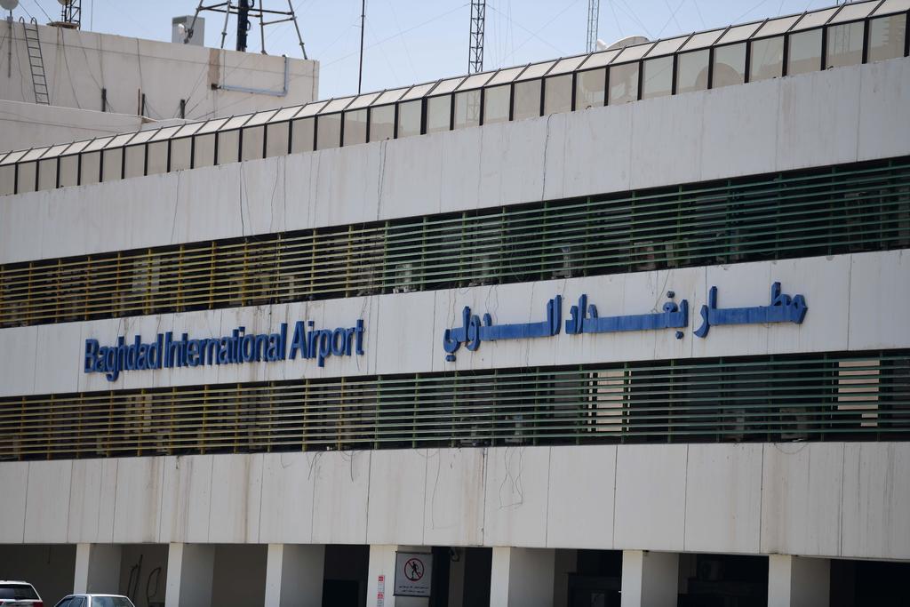 Impacto de un cohete cerca del aeropuerto de Bagdad deja al menos 5 muertos