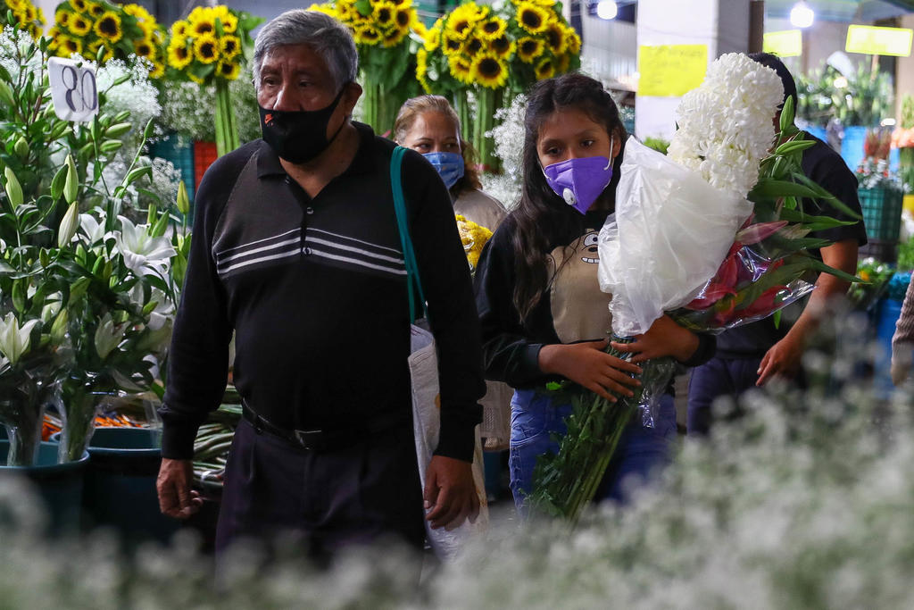 Aumenta México cifra de fallecimientos estimados por COVID-19