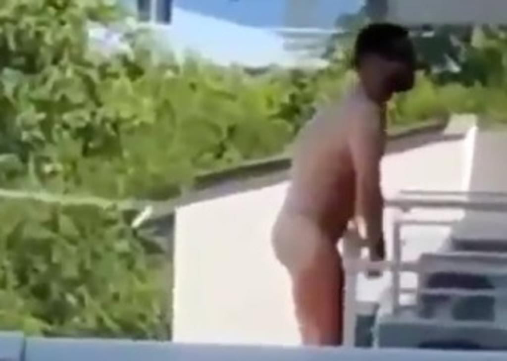Hombre desnudo salta de balcón y sufre fractura en ambas piernas