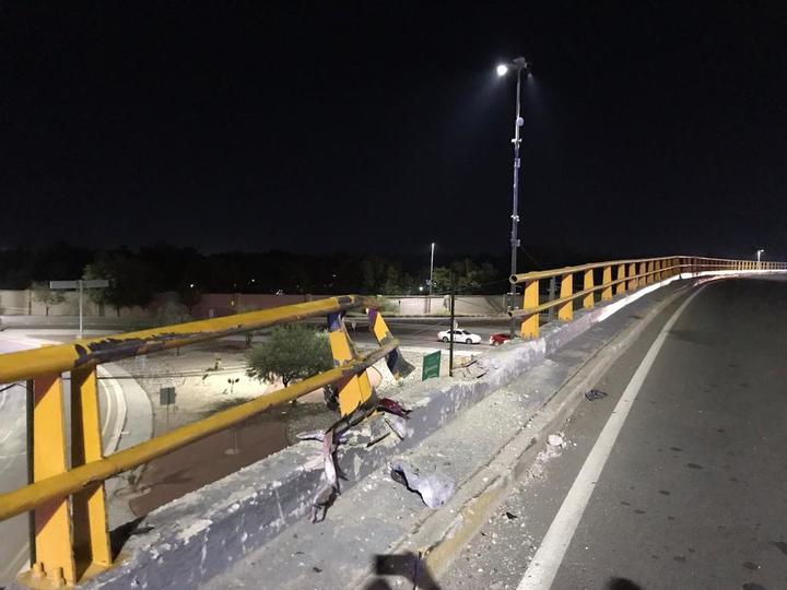Joven destroza su auto en aparatoso accidente sobre la carretera Torreón-San Pedro