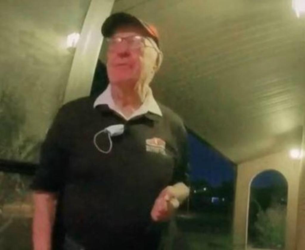Repartidor de pizza de 89 años de edad recibe 12 mil dólares de propina