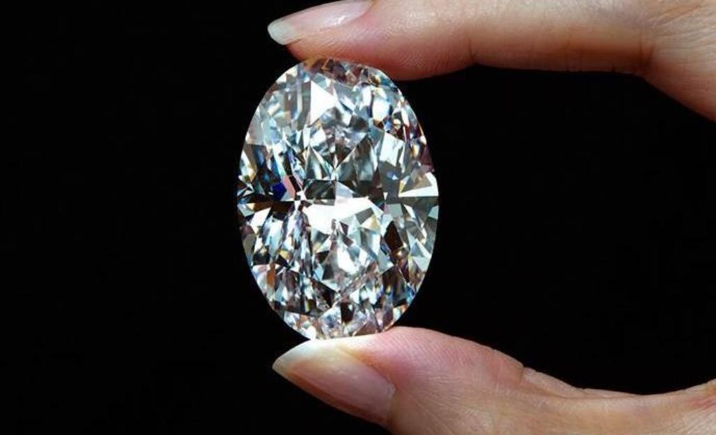 Subastan diamante 'perfecto' por más de 276 millones de pesos