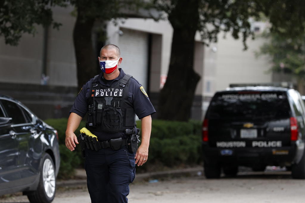 Acusan de homicidio a policía blanco en Texas; disparó contra un hombre negro