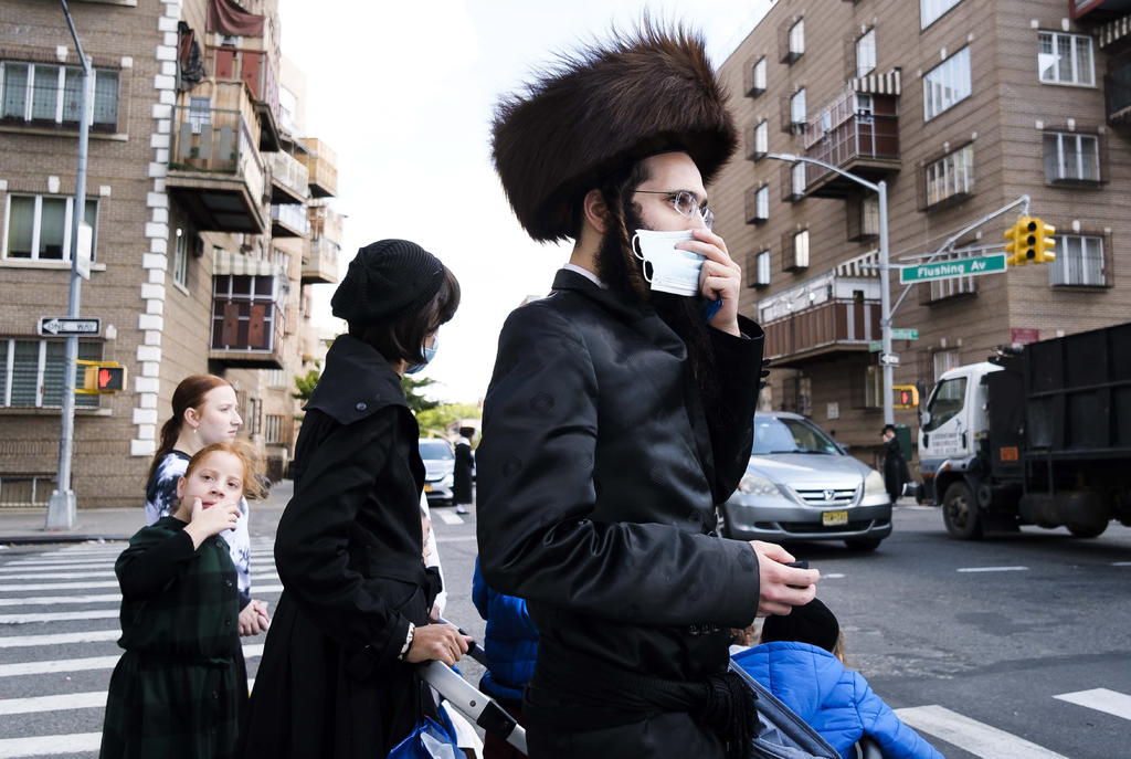 Cierre de barrios en Nueva York por COVID-19 indigna a judíos ultraortodoxos