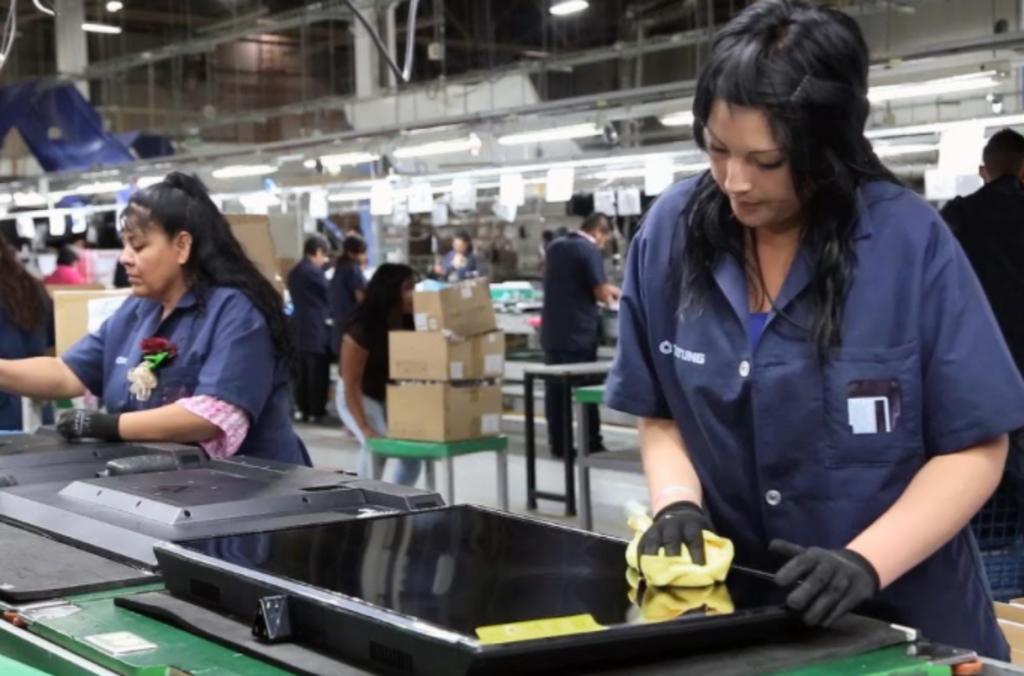 'Mujeres trabajan 6.2 horas más que el hombre a la semana en México'