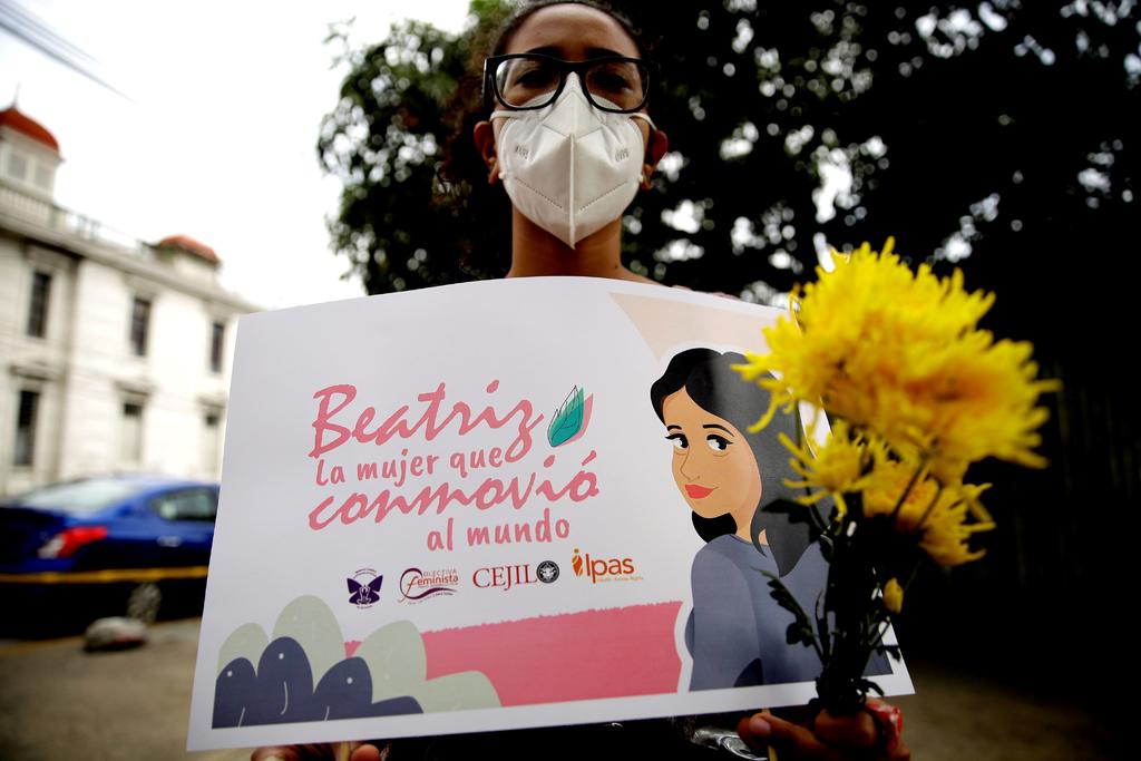 Exigen que El Salvador permita el aborto a niñas embarazadas por violación