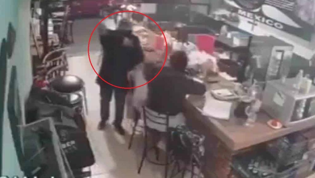 Encañonan a niña durante asalto a cafetería en el Estado de México