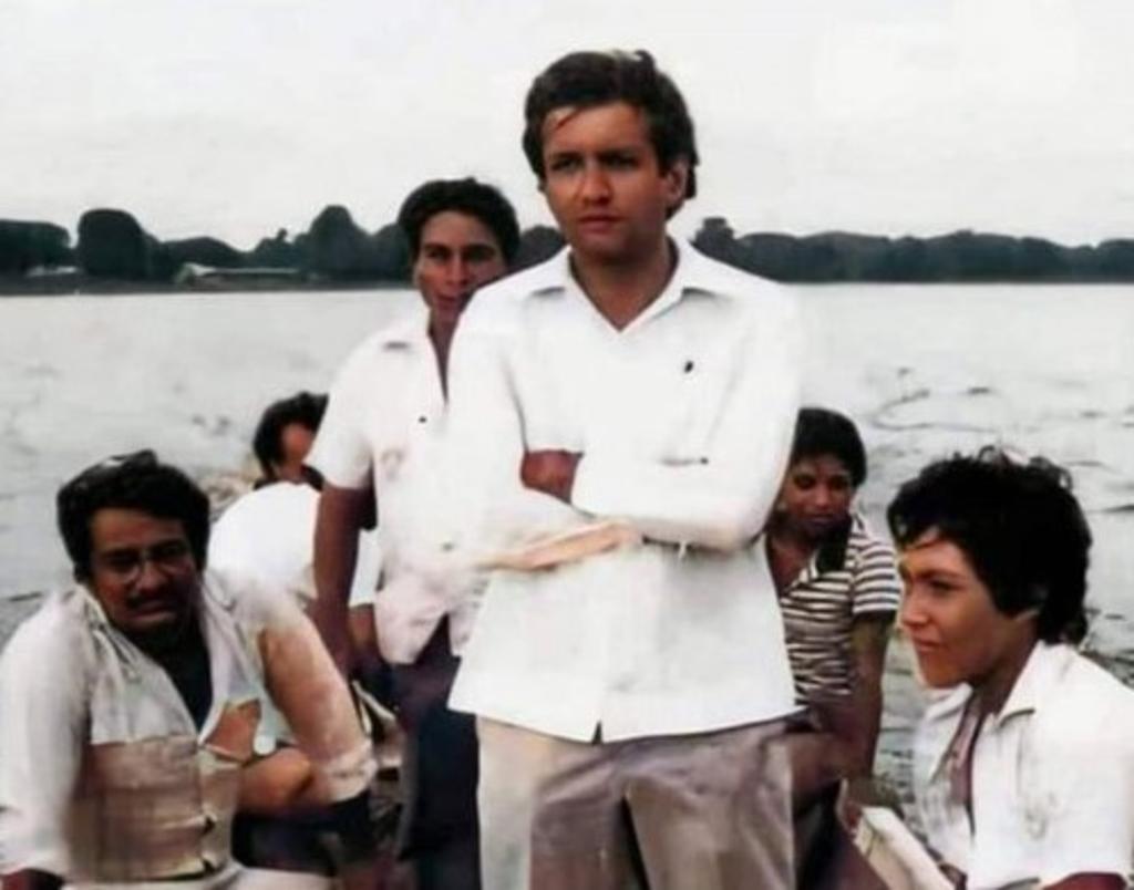 Comparte Obrador fotografía de él cuando era funcionario de Tabasco en 1979