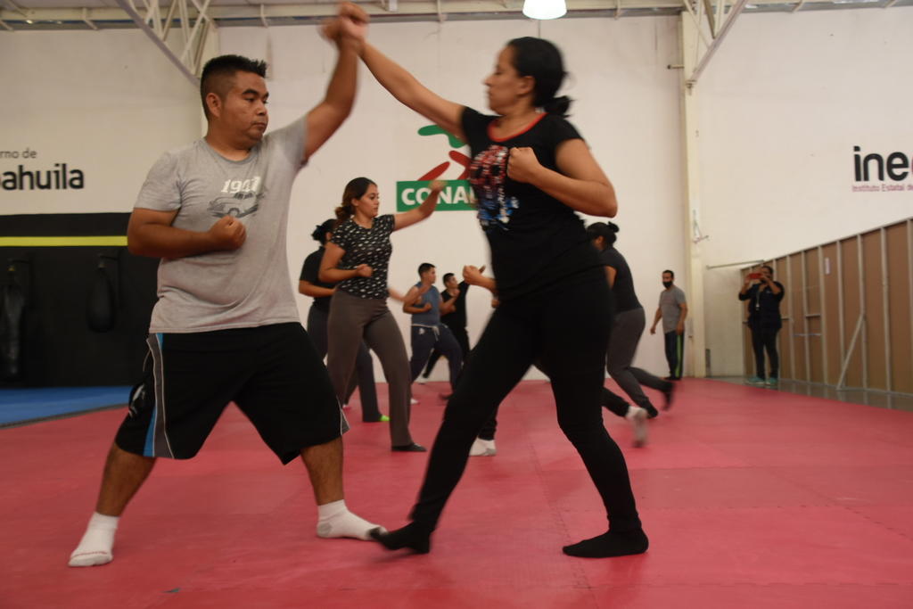 Entrenan a cadetes y policías de Monclova en artes marciales mixtas