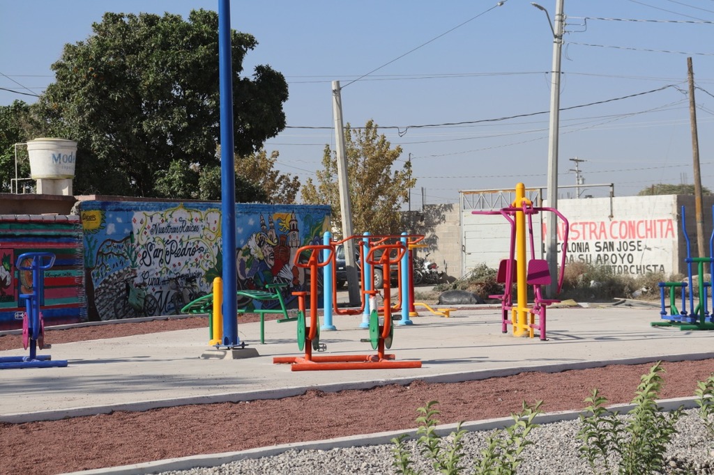 Rehabilitan parque infantil en ejido de San Pedro