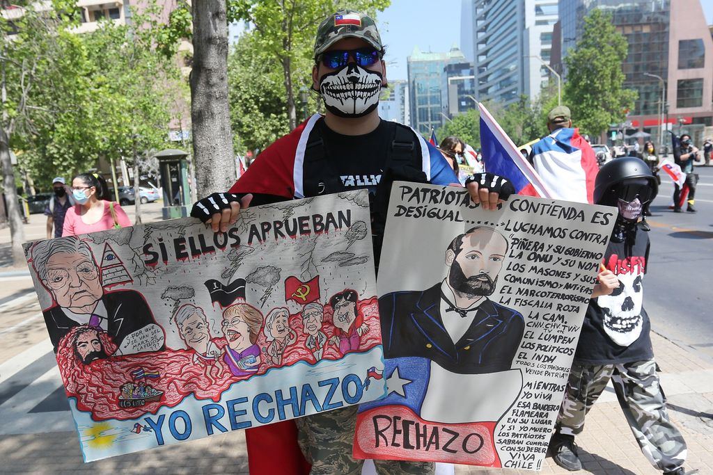 Se manifiestan a favor de la Constitución en Chile